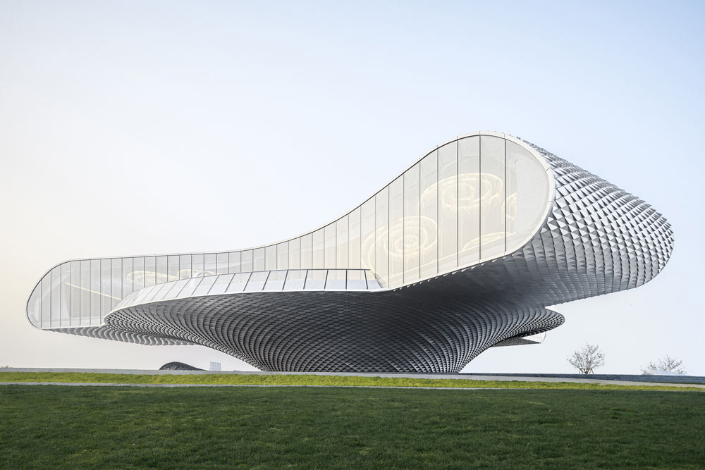 Shimao-The Wave Showroom rises at the junction of the sea and the land